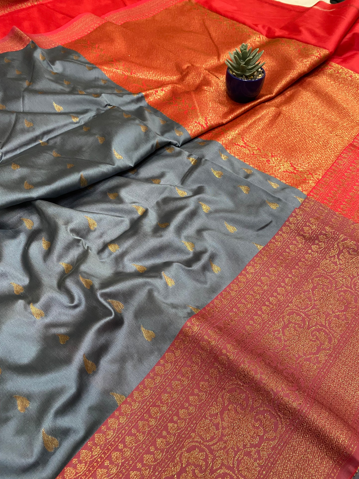 Banarasi Soft Silk Contrast Border PalluSaree
