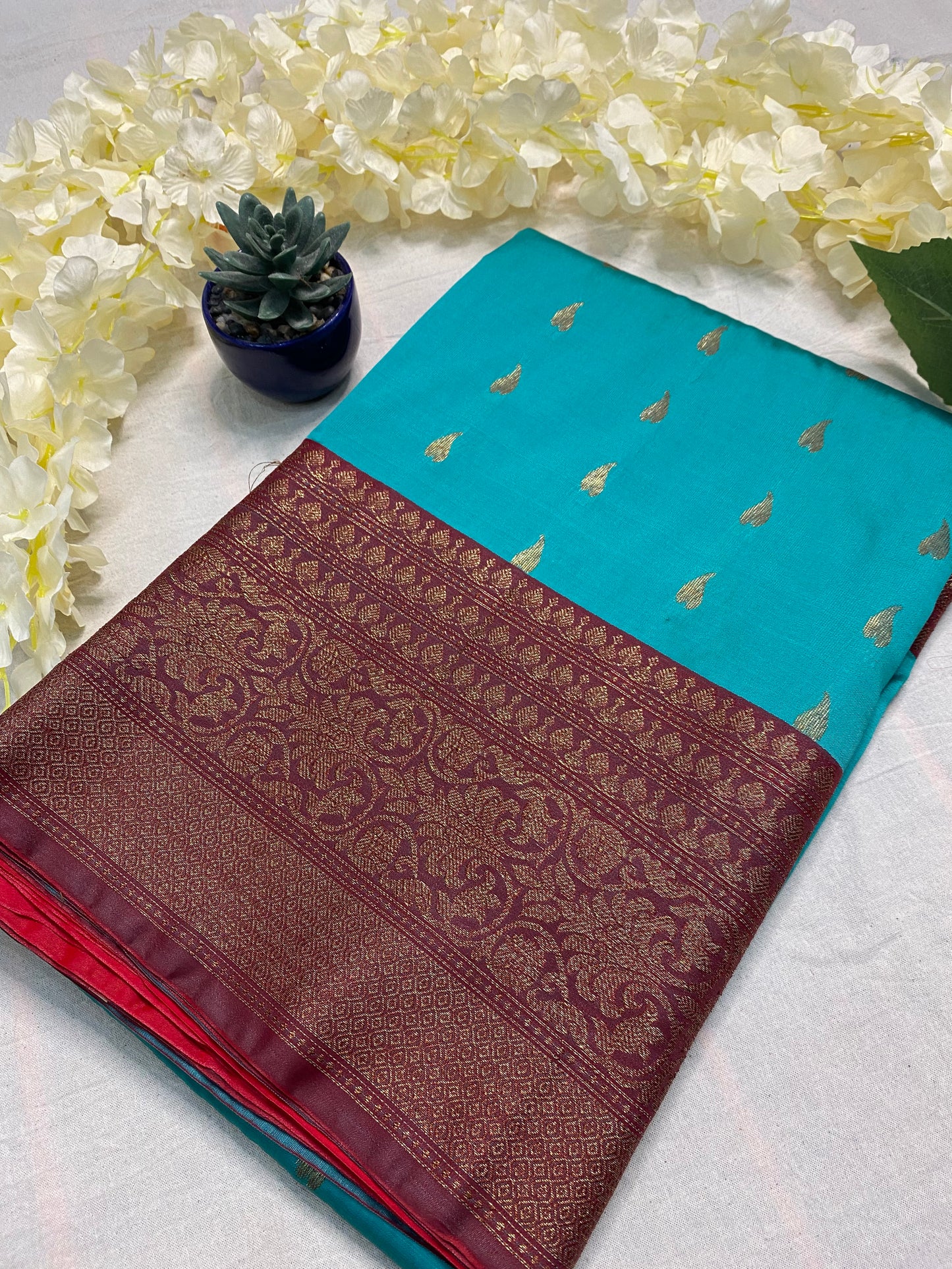 Banarasi Soft Silk Contrast Border Pallu Saree