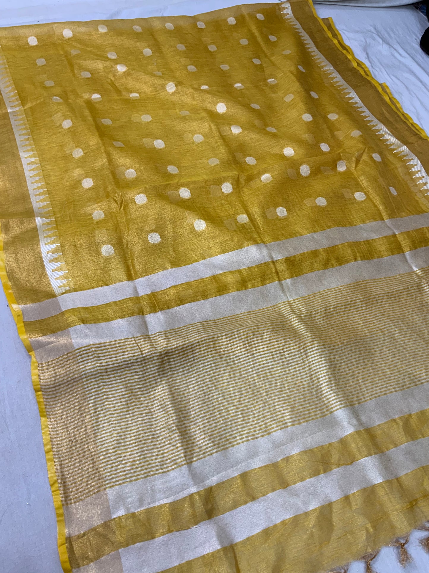 Linen Saree with Zari Patta Doller Booty
