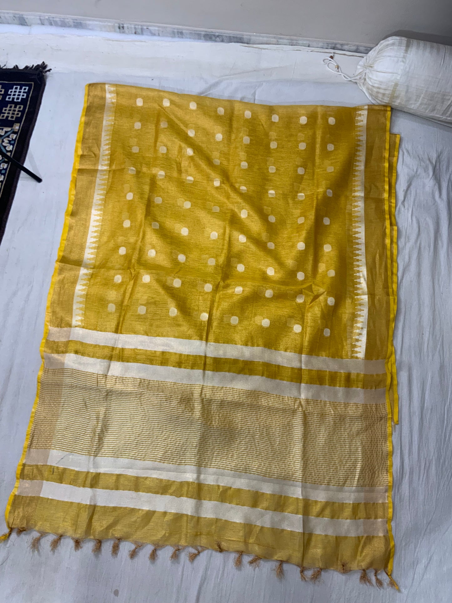 Linen Saree with Zari Patta Doller Booty
